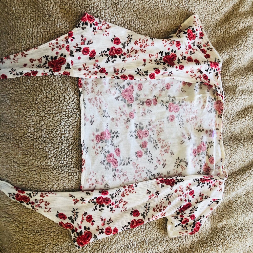 Cute top - Picture 2 of 3